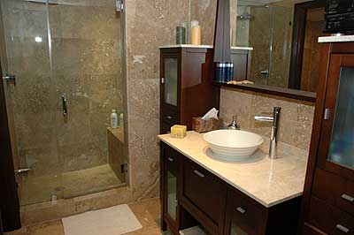 Master Bathroom Pictures on Luxurious Master Bathroom With Exquisite Detailing